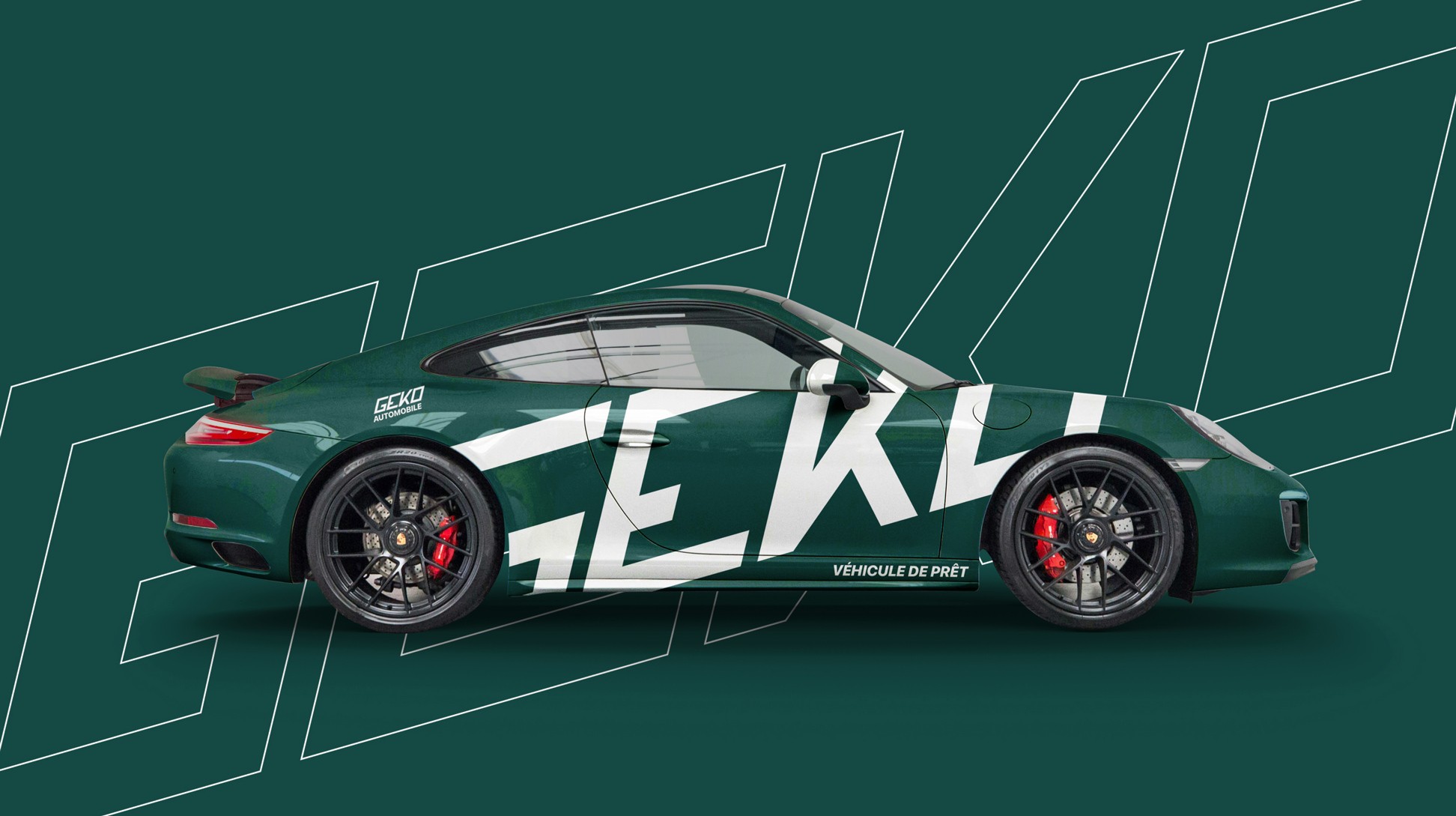 Covering Geko sur une Porsche 911 verte