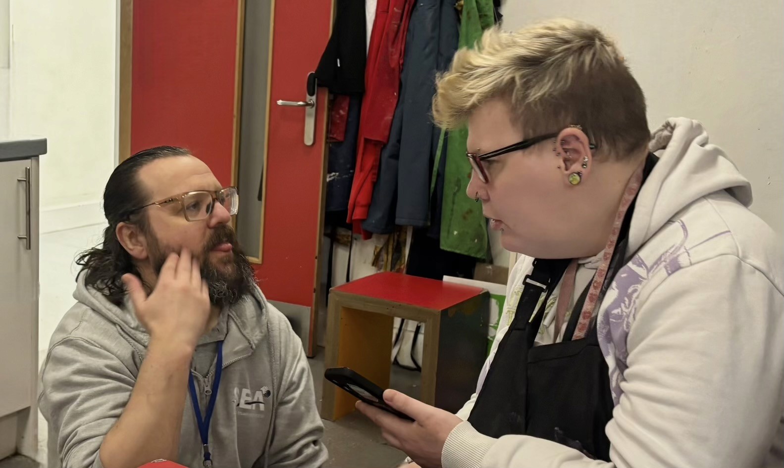 art-room-support-worker-communication-with-client