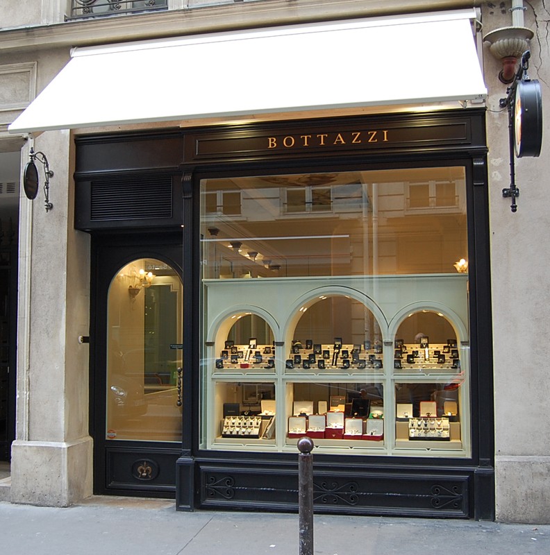 Allestimento in ferro per attività commerciale