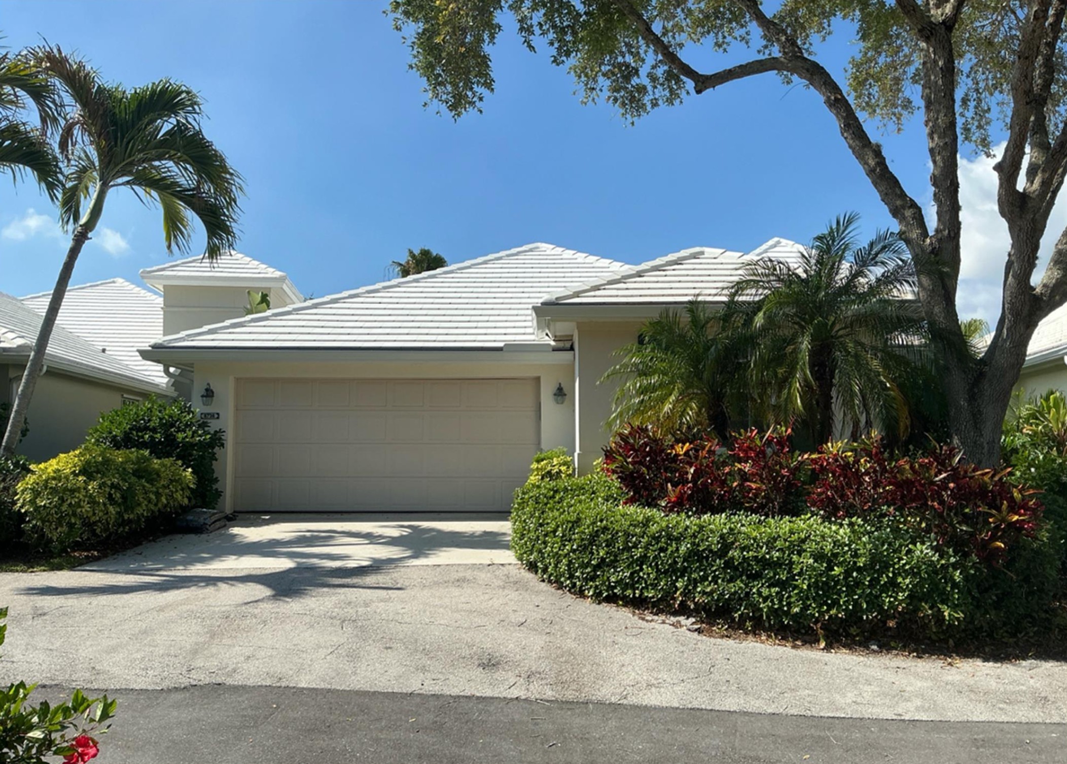 1996 New Roof Construction in Sea Oaks Lakeview Estates, Vero Beach with Entegra Flat Tile in White