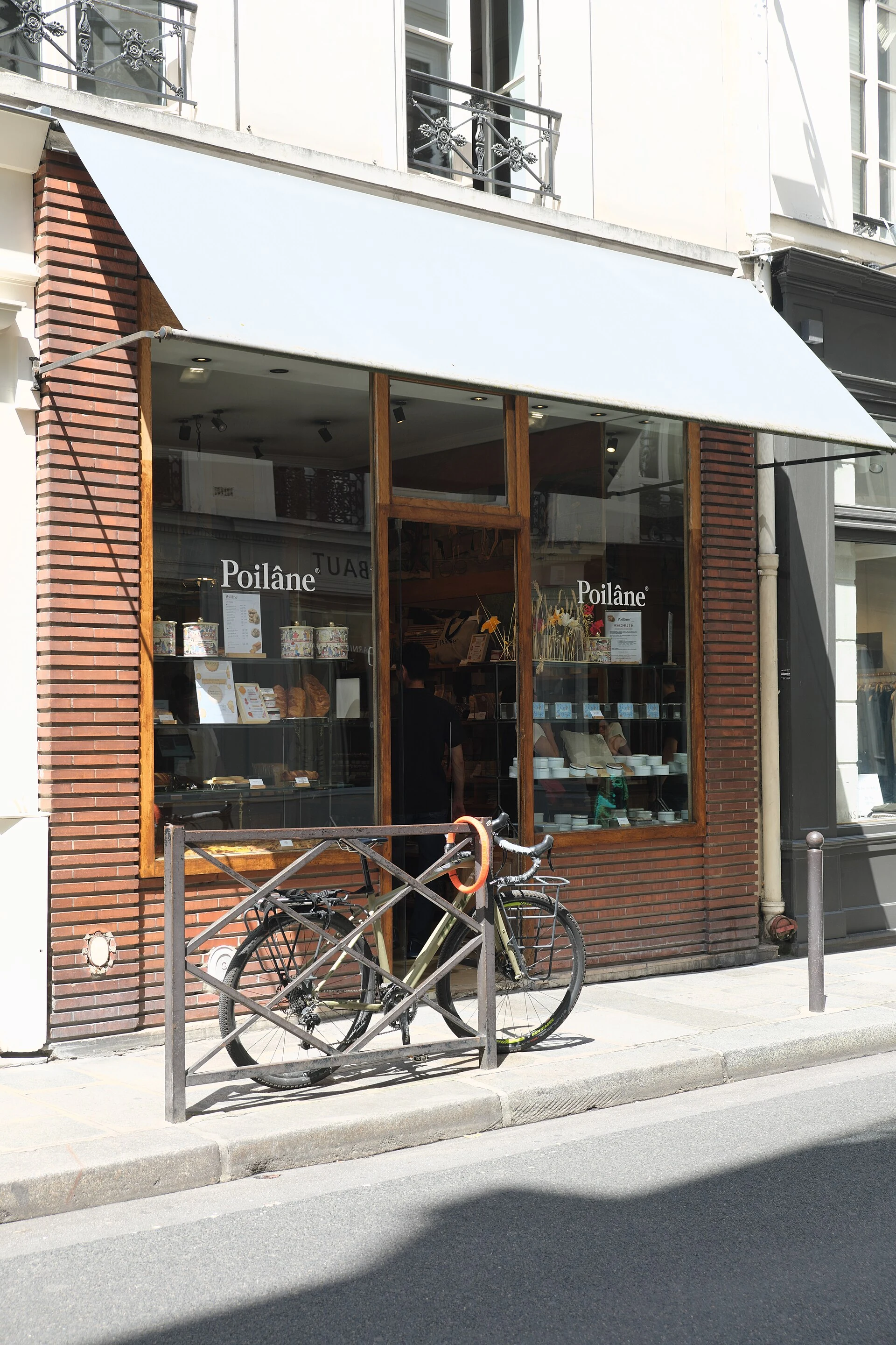 Poilâne, 8 rue du Cherche-Midi, photographié en juillet 2024.