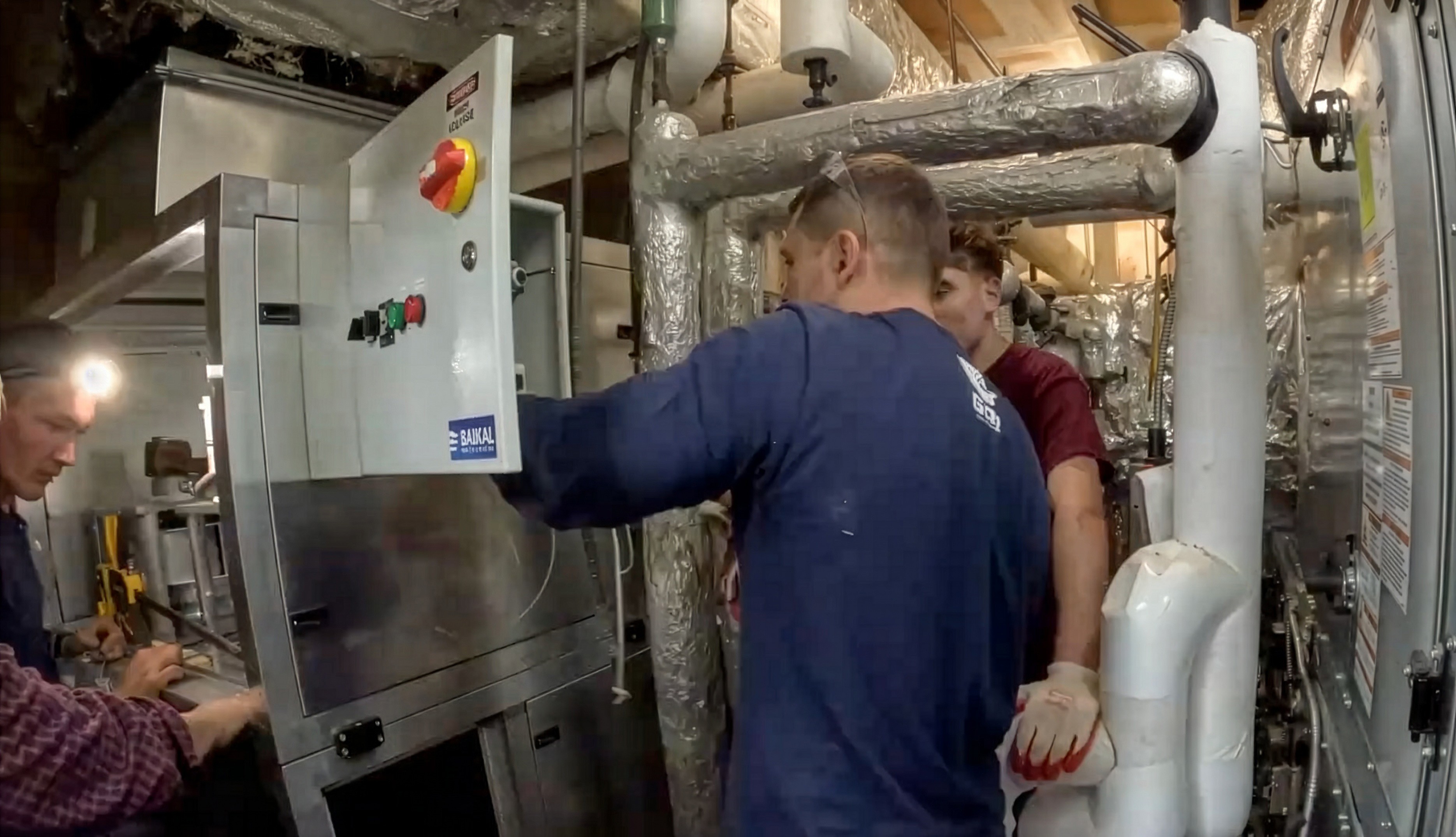 GRR Cooling Experts Technicians installing and commissioning HVAC Fan Wall (Image by GRR Cooling Experts)