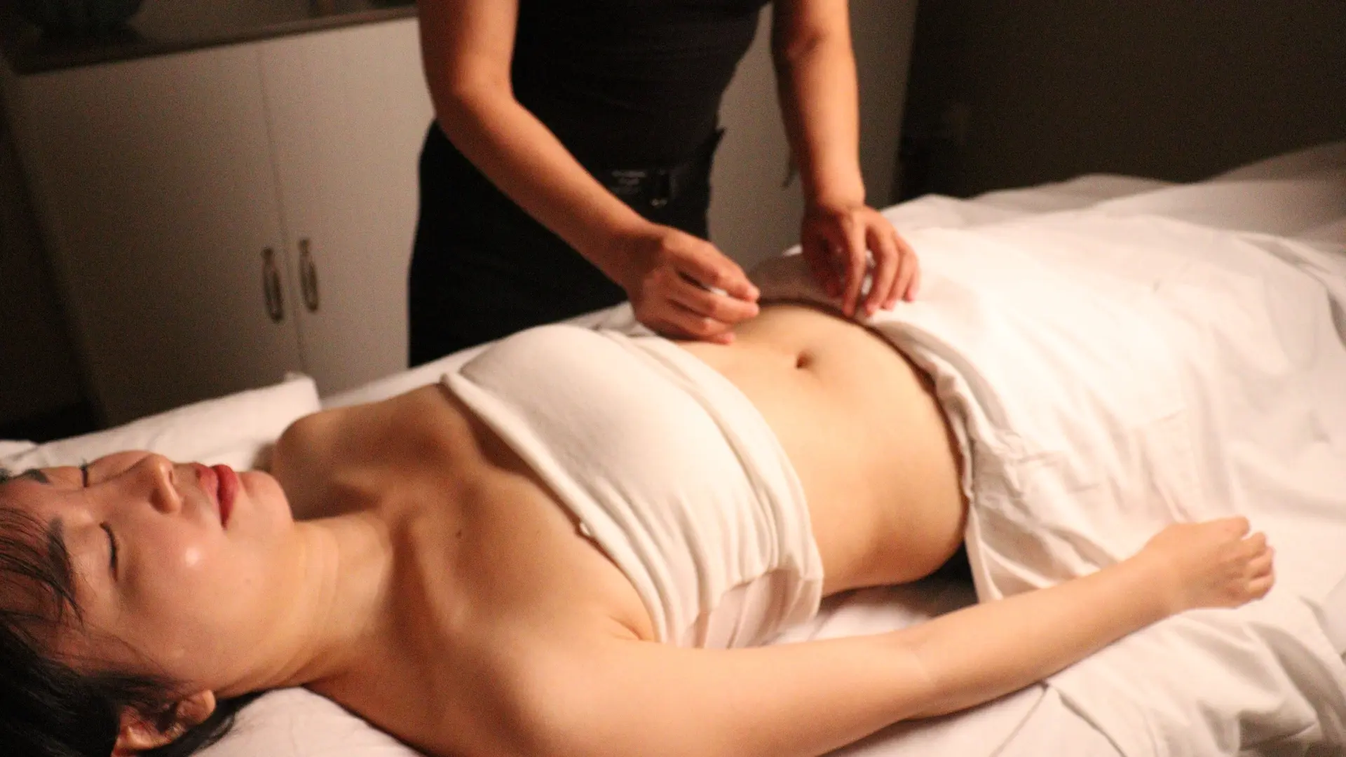 Patient getting acupuncuture in her belly.