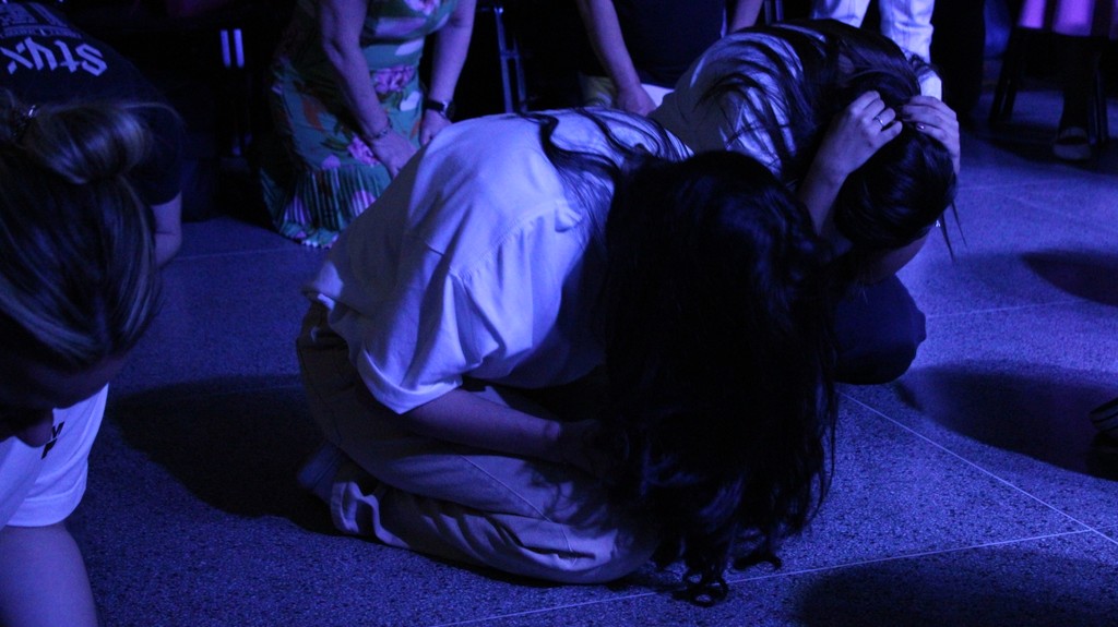 woman in gray coat singing on stage