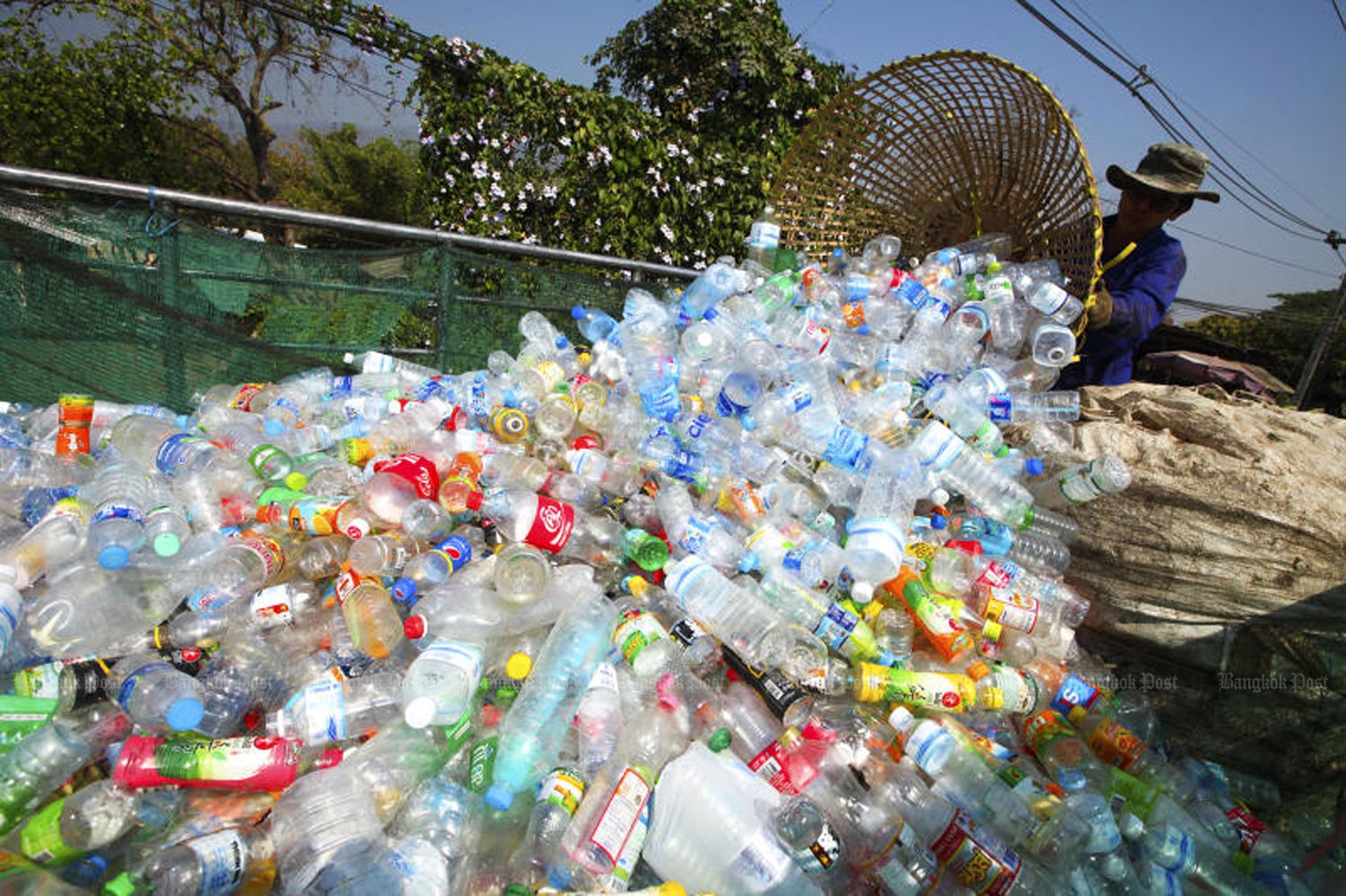 red and white plastic straw