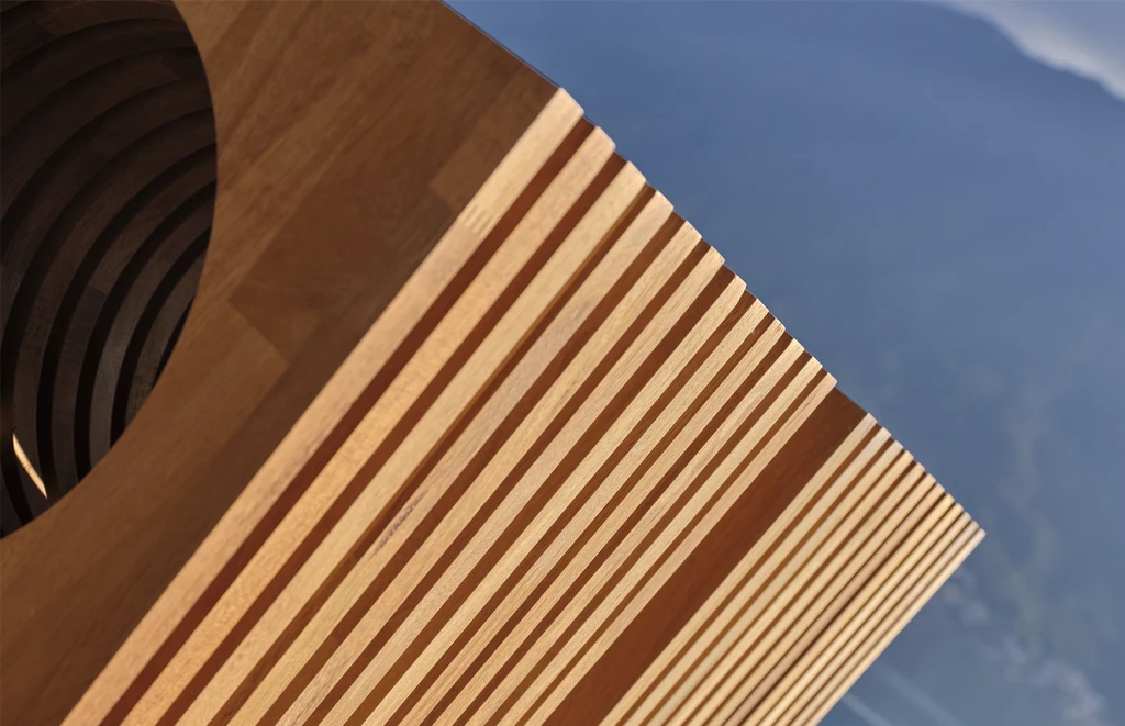 Close-up detail of luxury outdoor side table in solid Iroko wood, showing the precision-crafted square panels and structural rods of the Layer design – refined craftsmanship and material texture for high-end furniture.