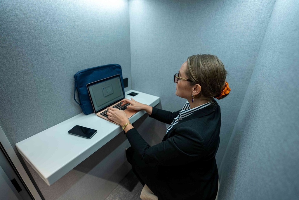 Networking opportunities available at leading virtual offices abu dhabi and coworking spaces.