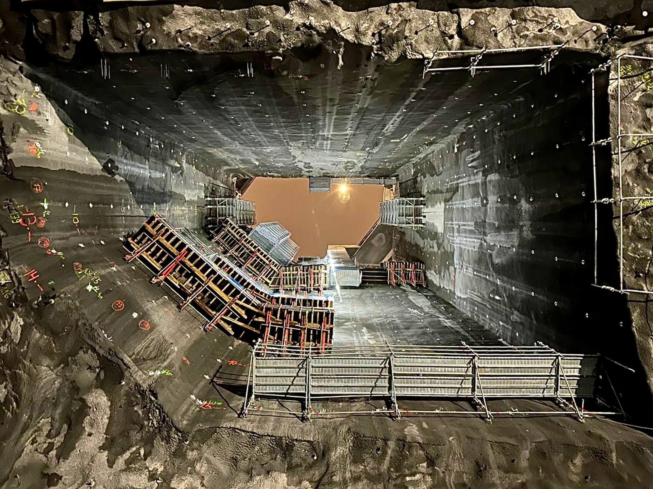 Byggnadsställning vid nya tunnelbanan i Gullmarsplan