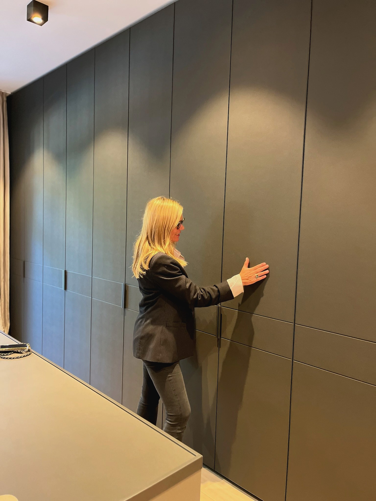 be. INTERIOR STUDIO | GALERIE | Elli & Kleiderschrank