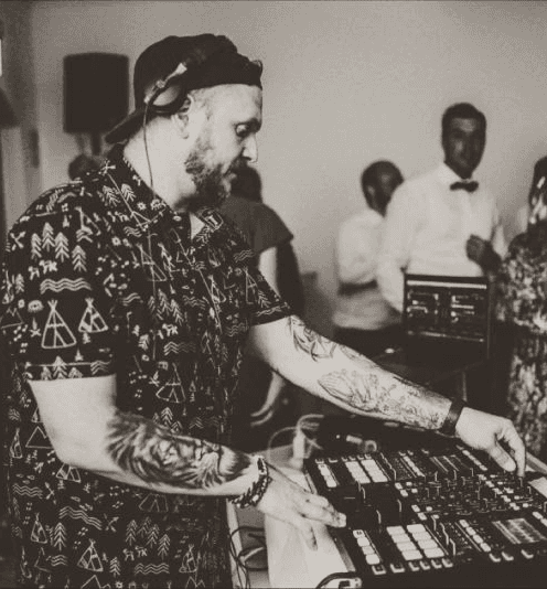 DJ Geib am auflegen auf einer Hochzeit
