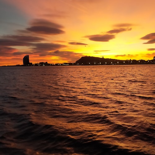 Mga tiket para sa Sunset Sailing Tour + Inumin sa Barcelona