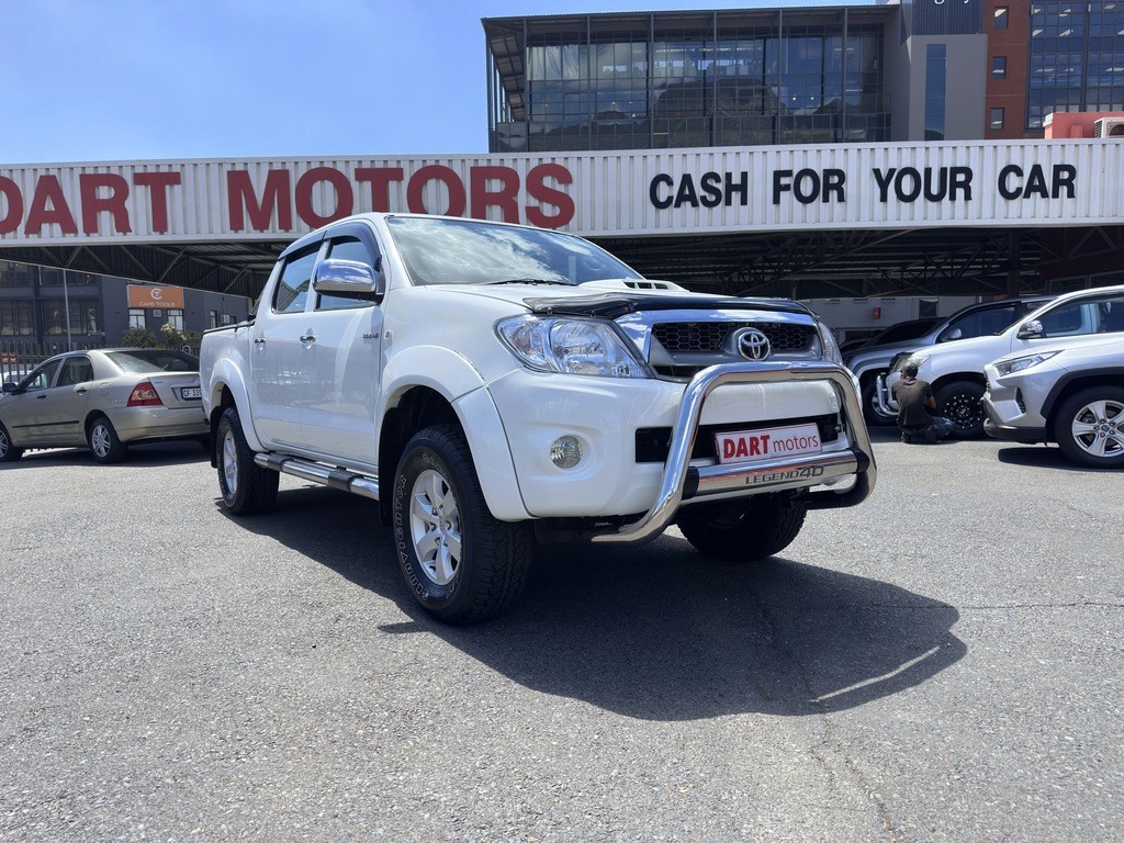 A view of the top of the eiffel tower