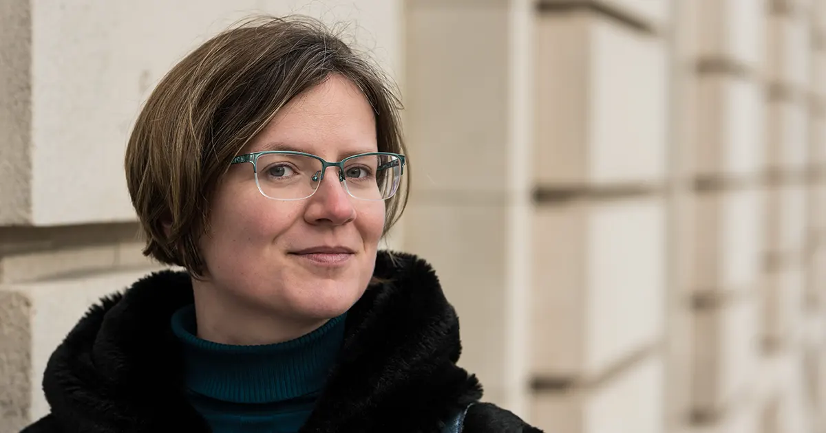 Bilde av kvinne som er blitt kvitt tannpine.