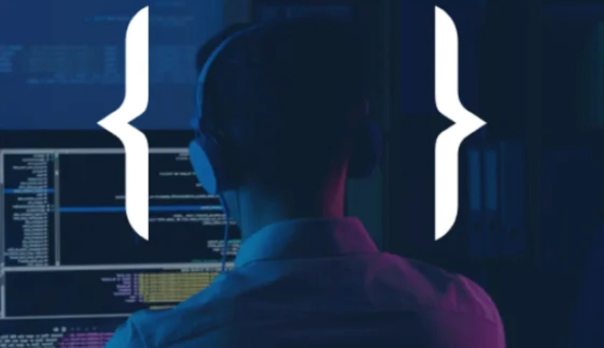 Desenvolvedor integrando API da Milvus em ambiente de TI com múltiplos monitores
