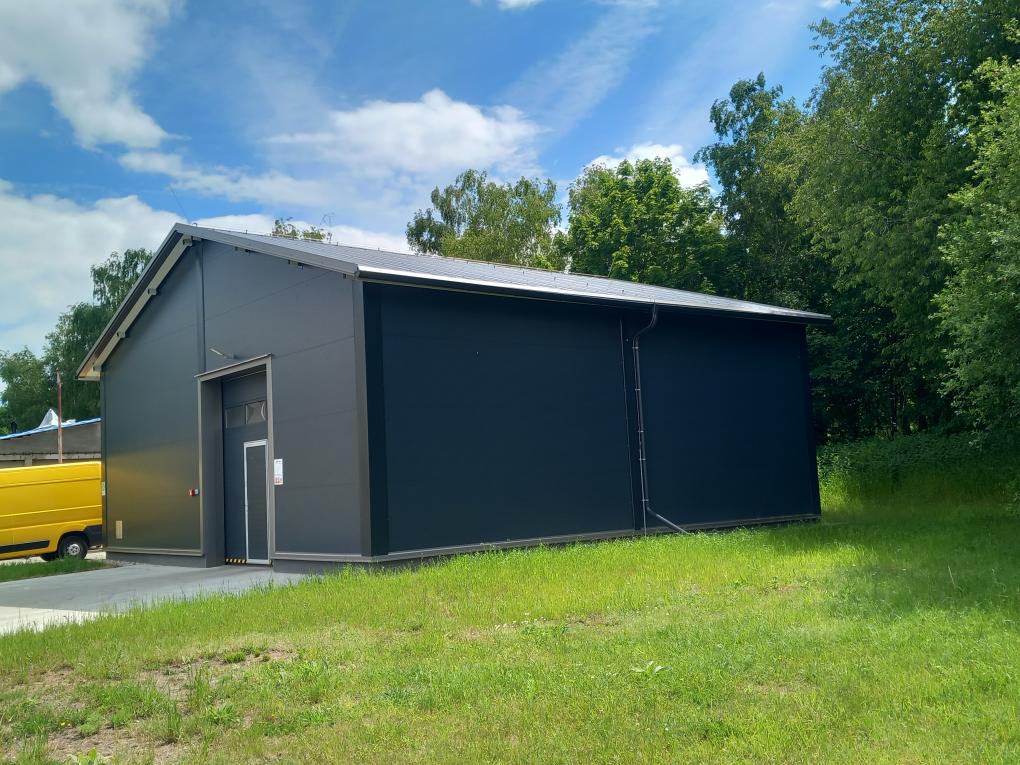 garáž na které je nově udělaný hromosvod