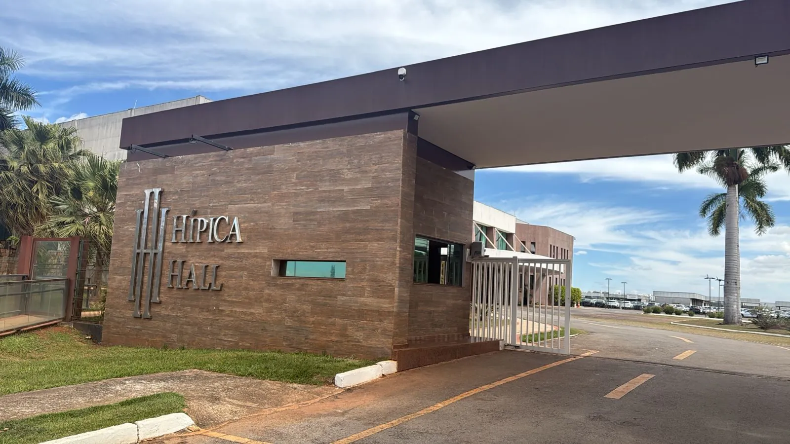 Fachada da CN Hípica Hall