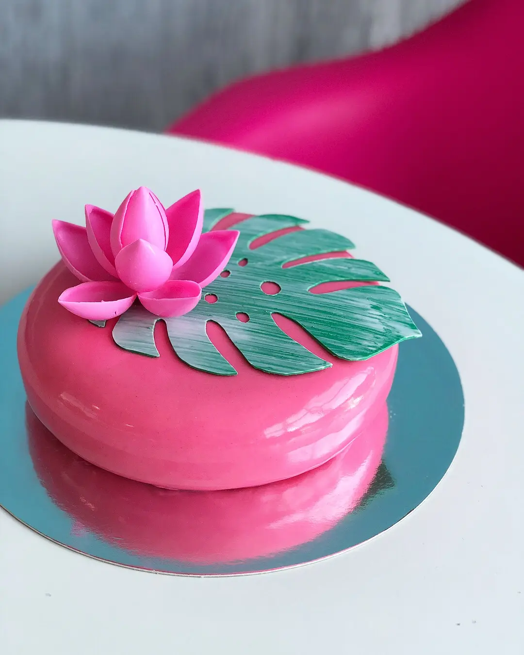 a person swimming in the water with grass