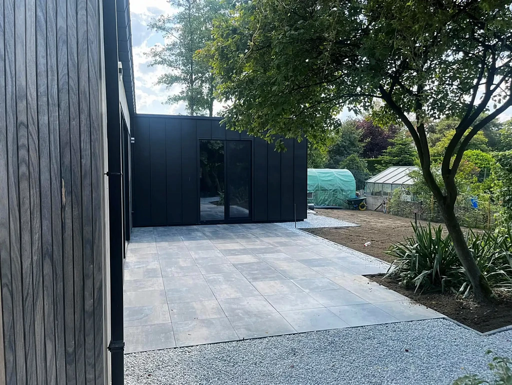 Voorbeeld van een gerealiseerd tuinproject door De Boogerd, met aandacht voor detail, duurzaamheid en maatwerk.