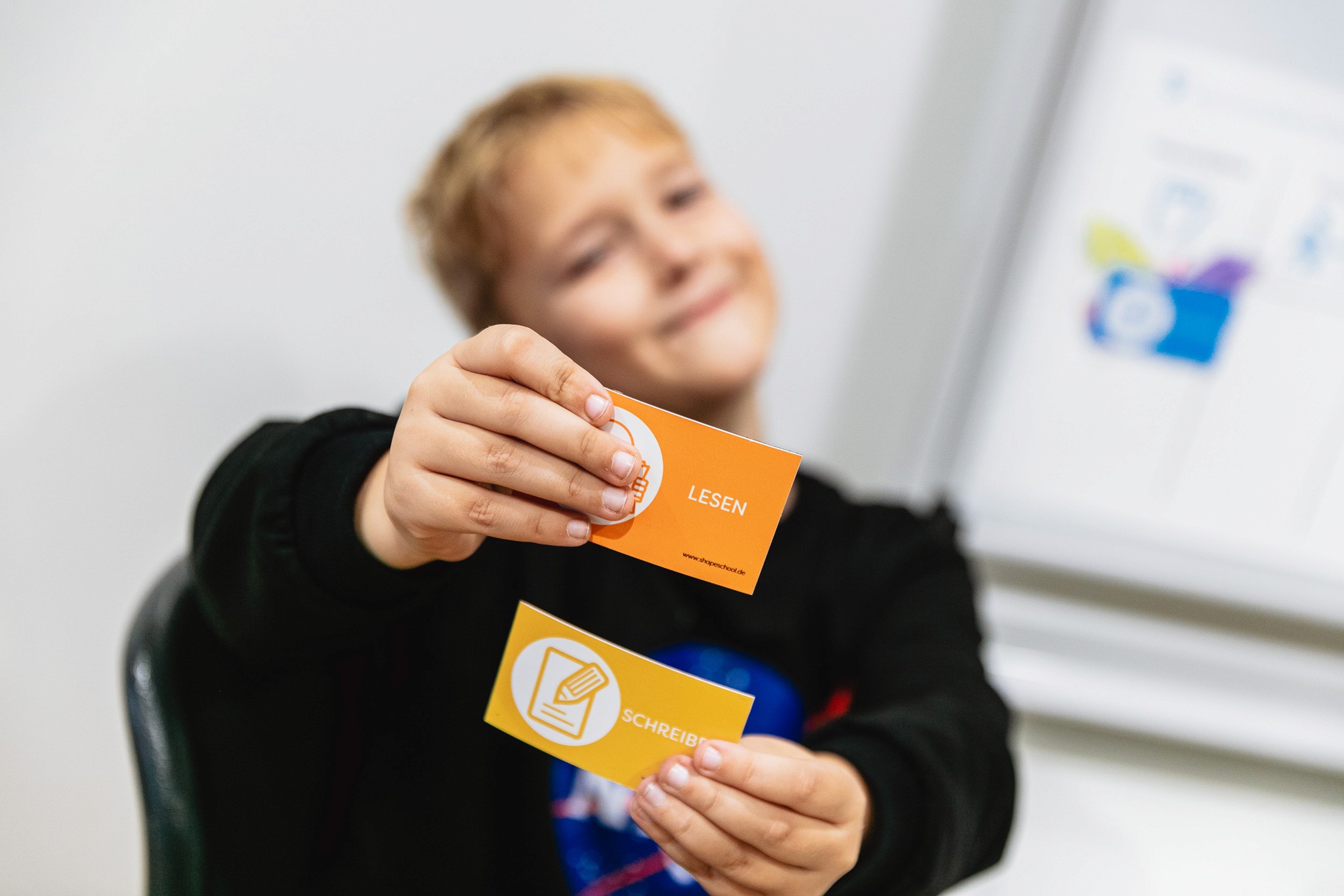 Zwei Jungs die Spaß haben