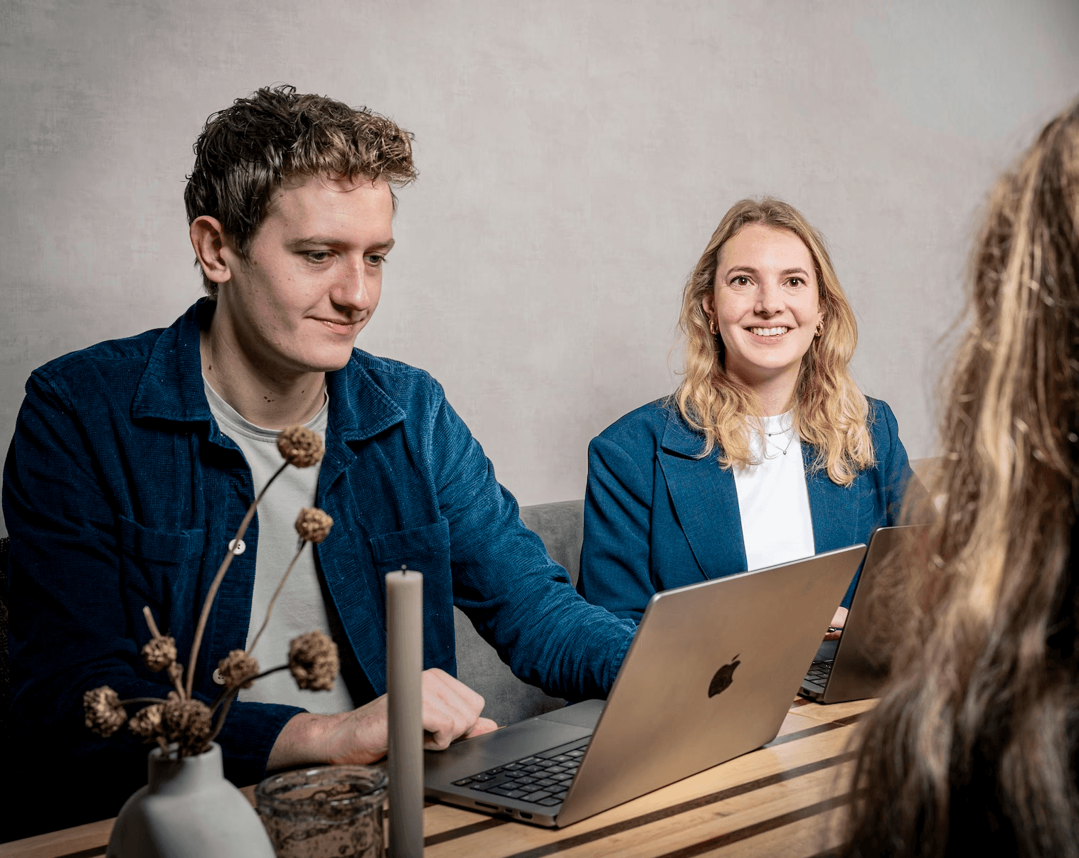 Julian en Lisa van Sparc in overleg