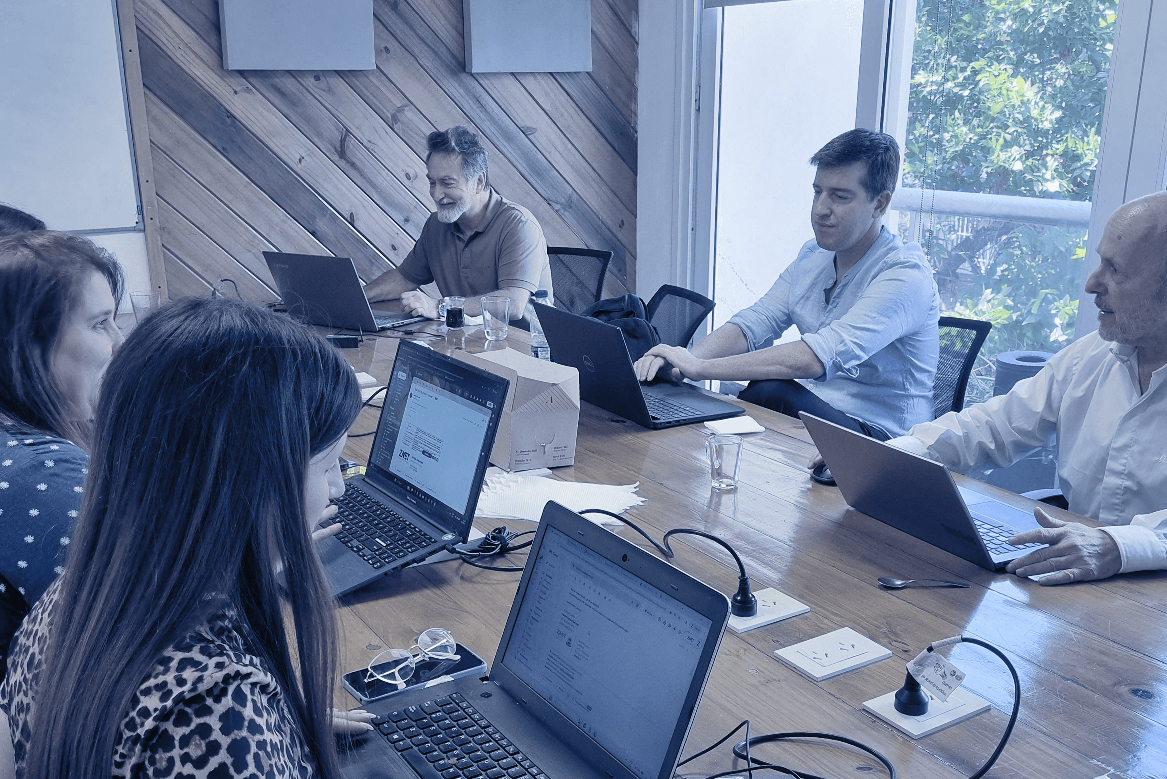 Equipo comercial trabajando