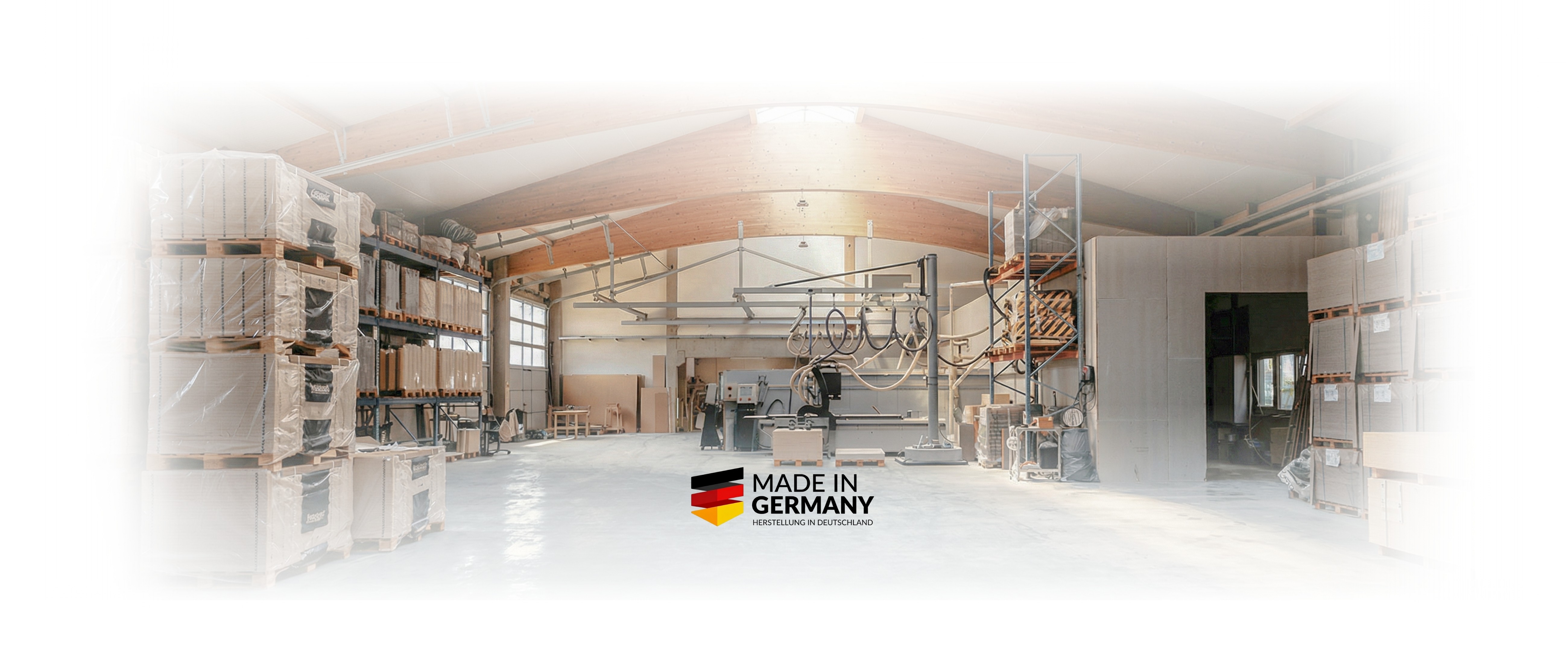 Header Bild für Desktop Version mit einem Baby und einer Auflistung verschiedener Merkmale unserer Fußbodenheizung.