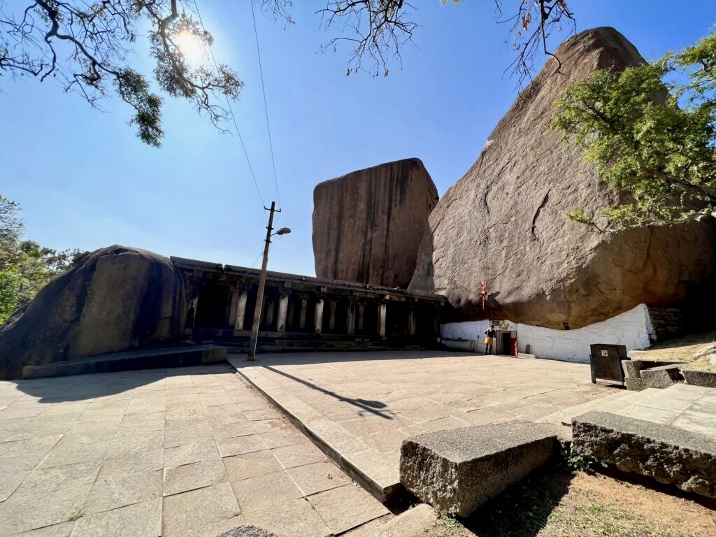 Chandravalli cave complex (Ankali Mutt) and the Panchalingeshwar temple