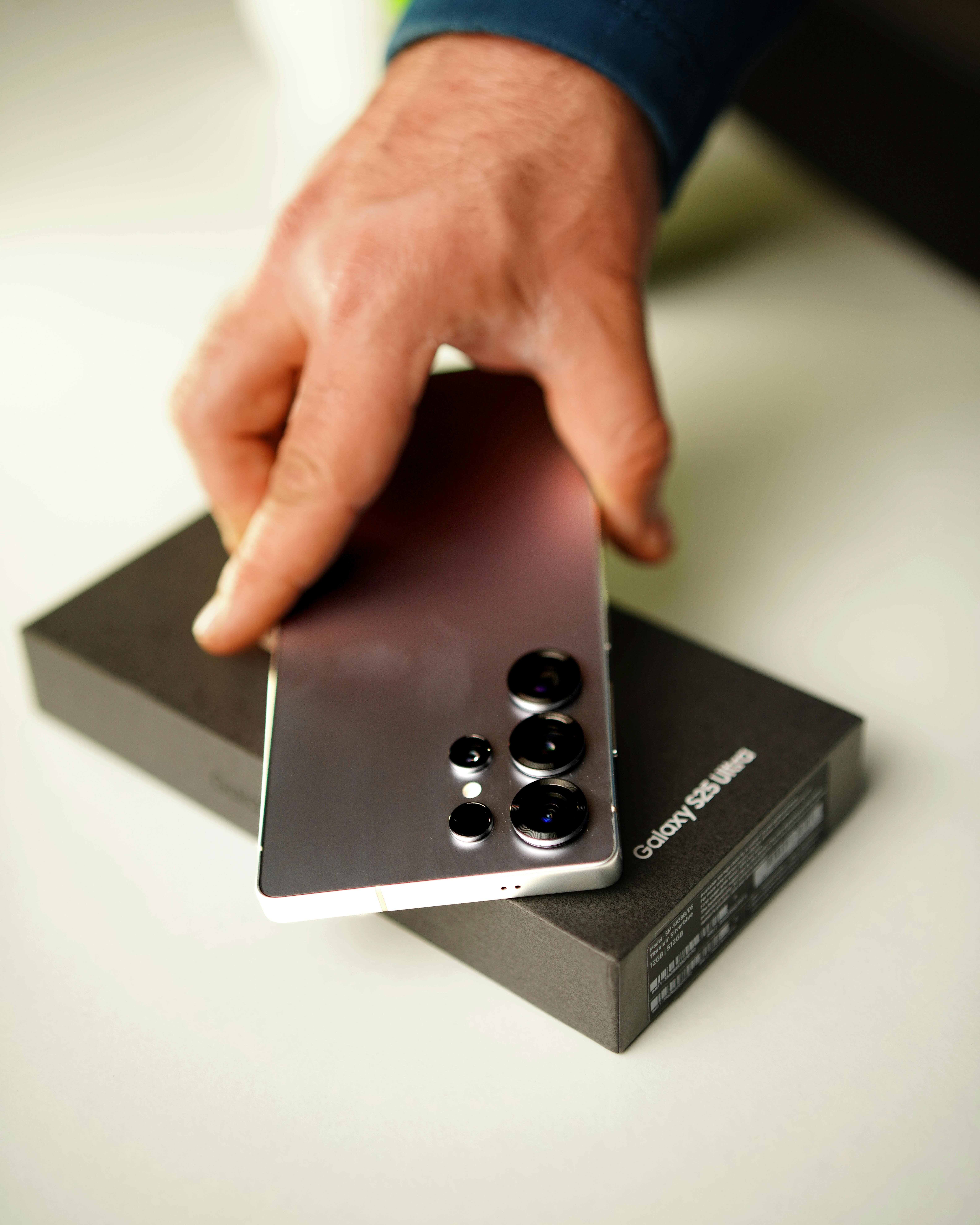 man holding samsung galaxy S25 Ultra