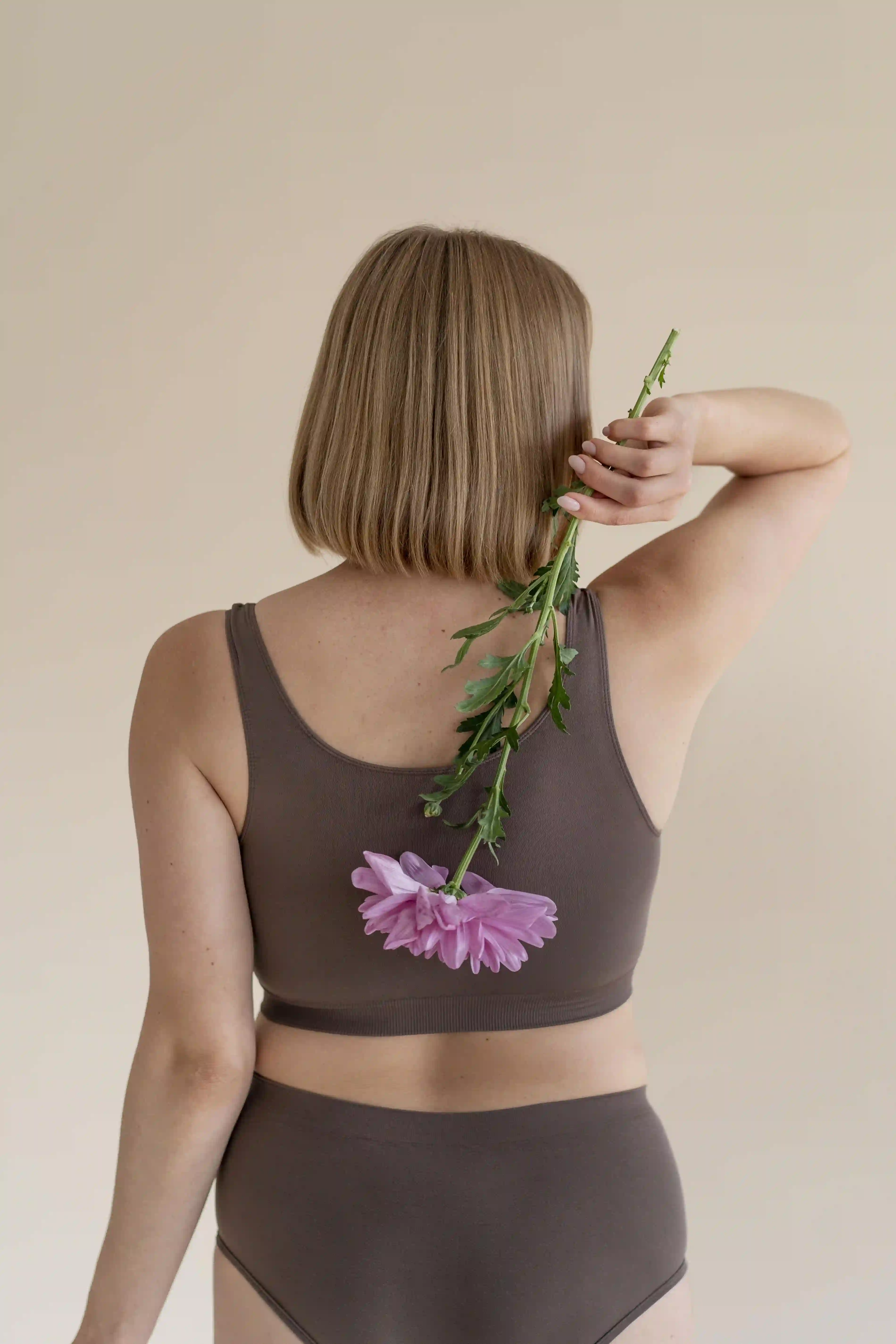 beden kabulünü ve doğal beden imajını temsil eden kadın görseli