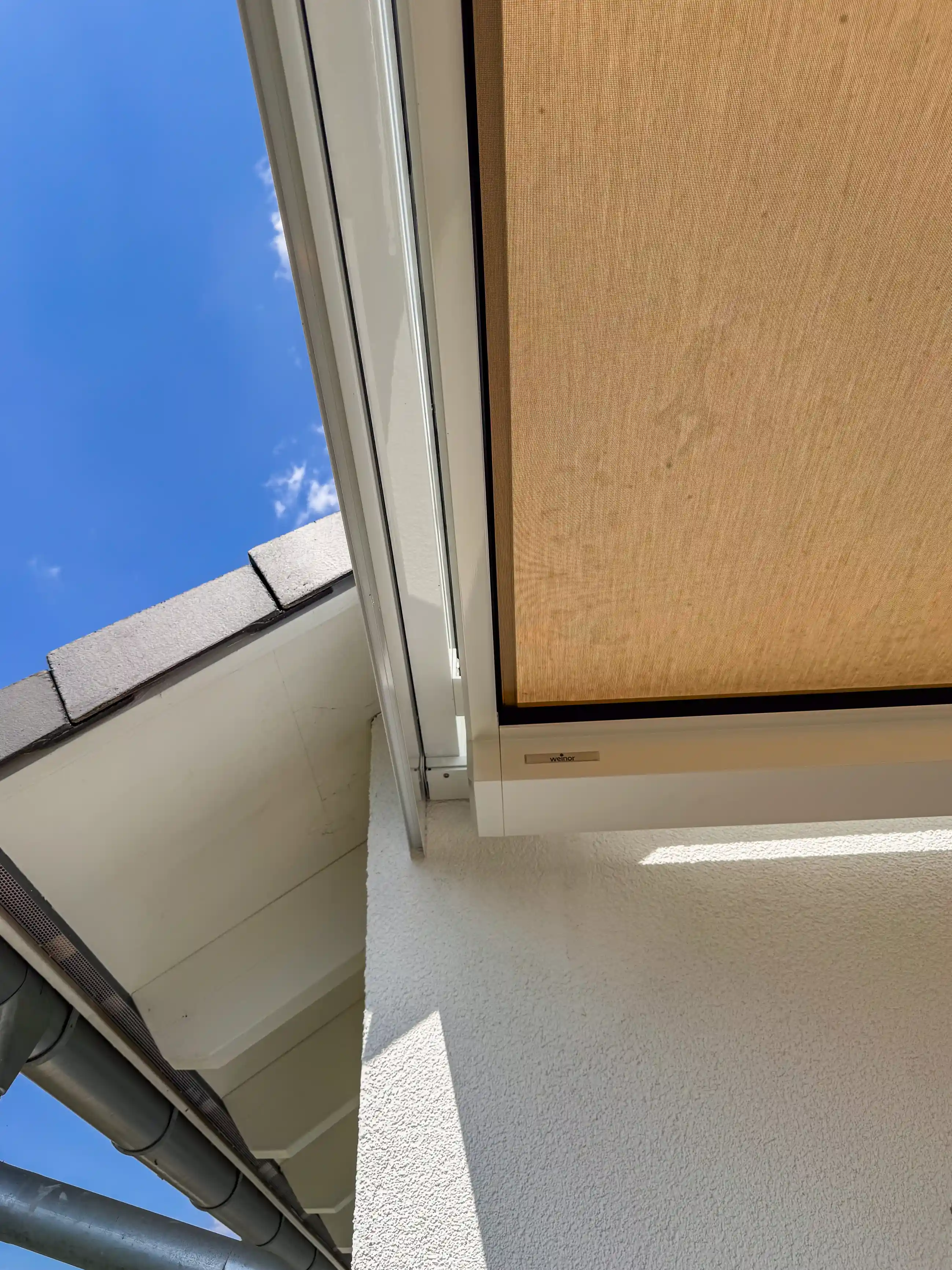 Detailsaufnahme der ZIP Führung der Unterglasmarkise