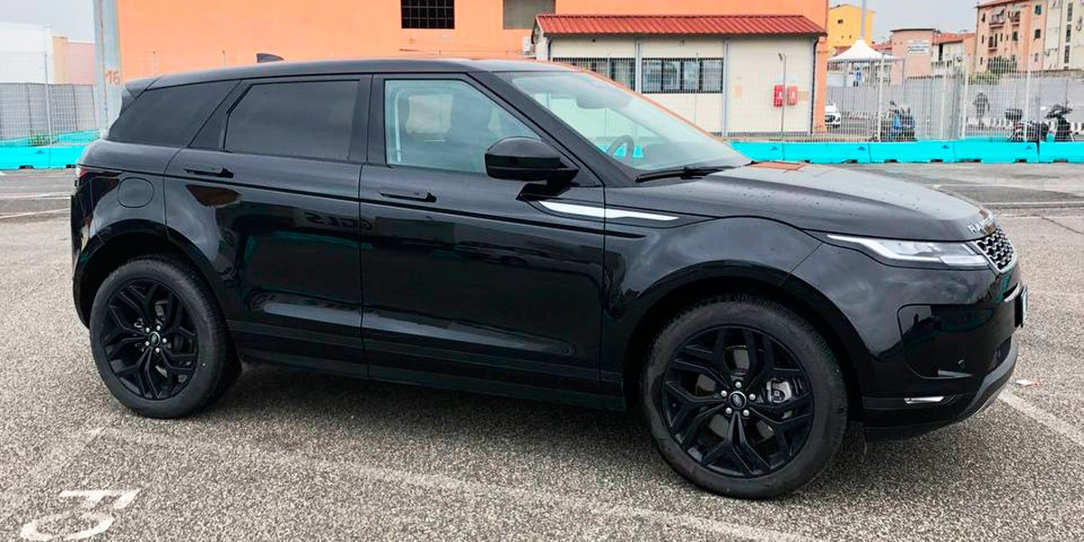 Range Rover Evoque black 2023 rent for 1 day