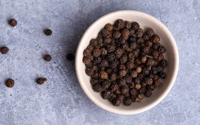 Piperine (Black Pepper Extract) - black peper balls in the bowl