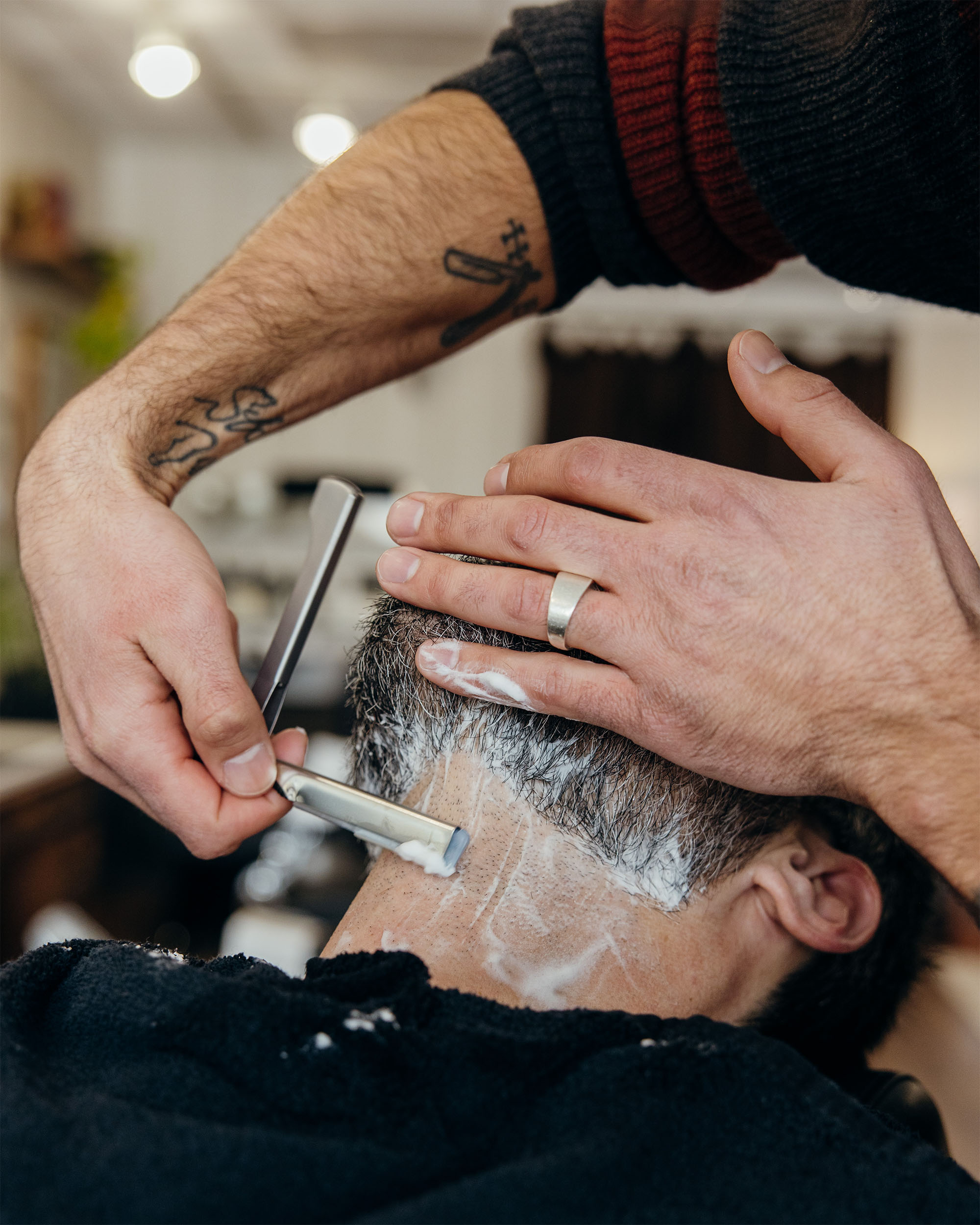 Quickie Studio captured Nike and Foot Locker’s Chicago community campaign inside a local barbershop, highlighting culture, style, and connection through authentic photo storytelling.