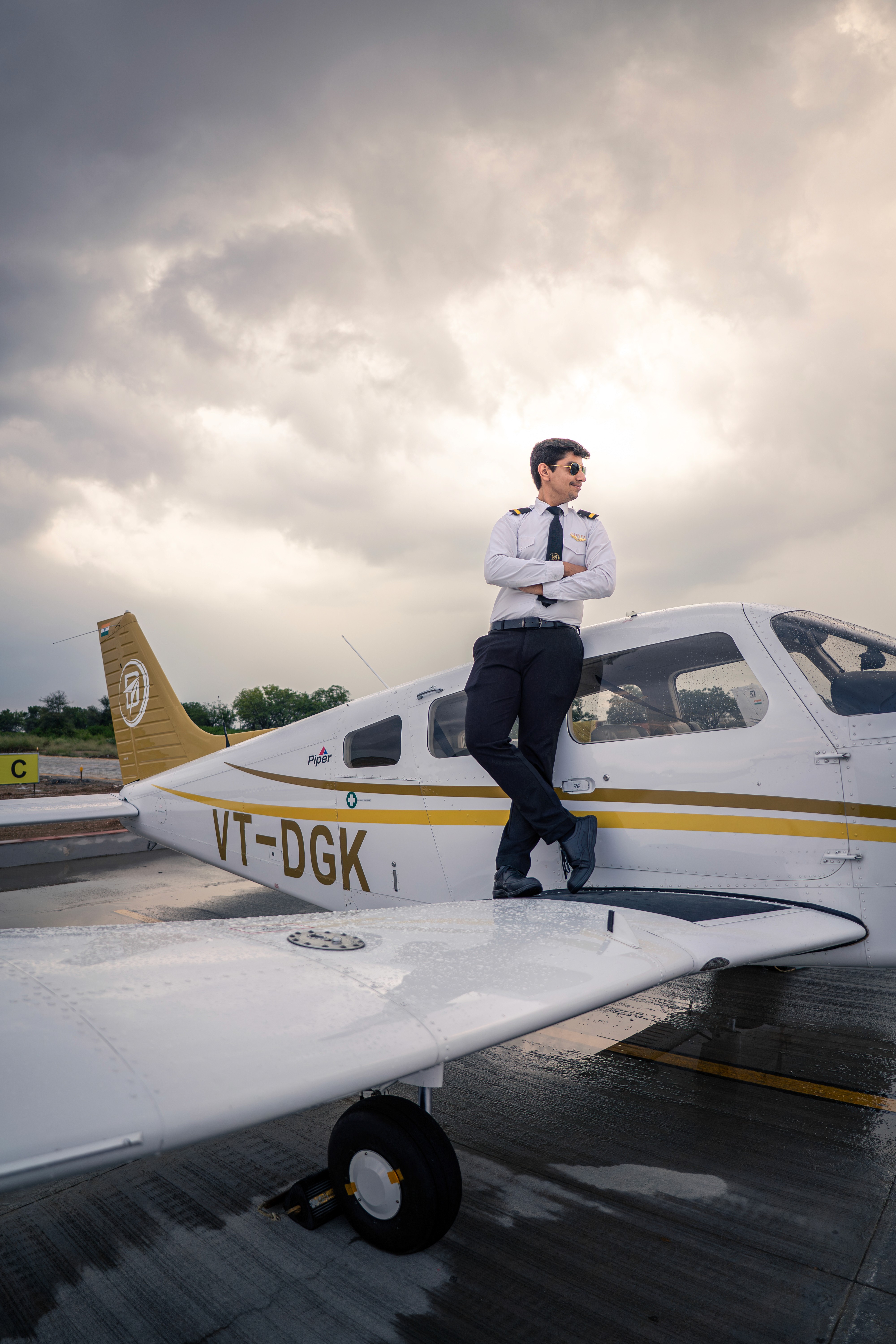 man wearing brown knit crew-neck sweater