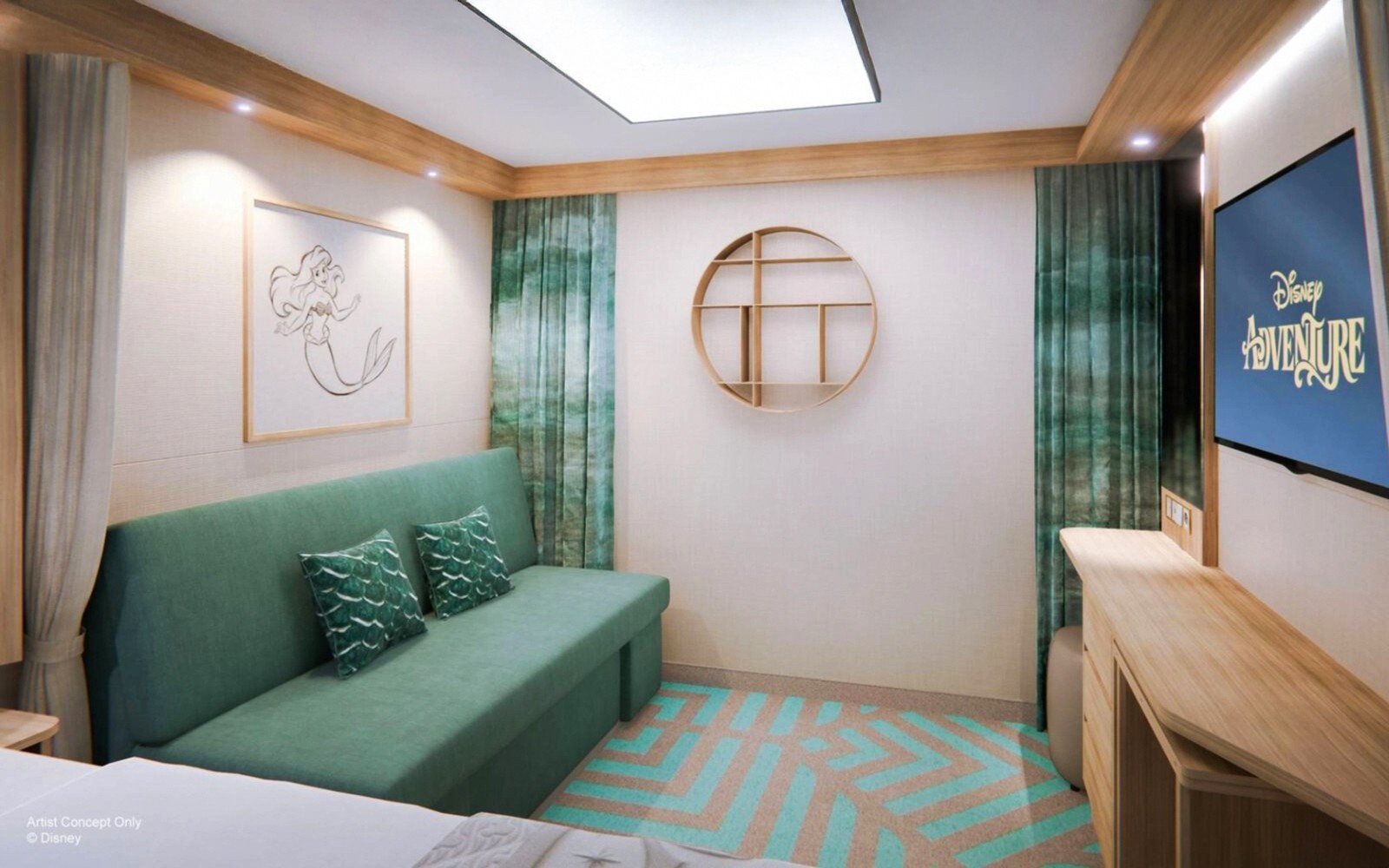 迪士尼探险游轮上高级内部舱房，配备优雅的家具和舒适的床上用品。