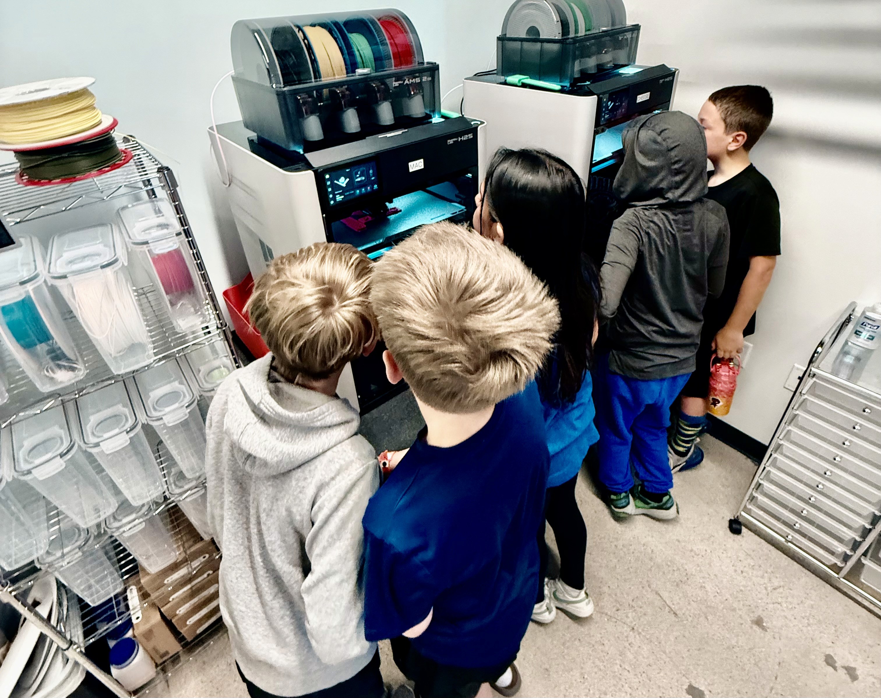 Kids learning at summer STEM camps
