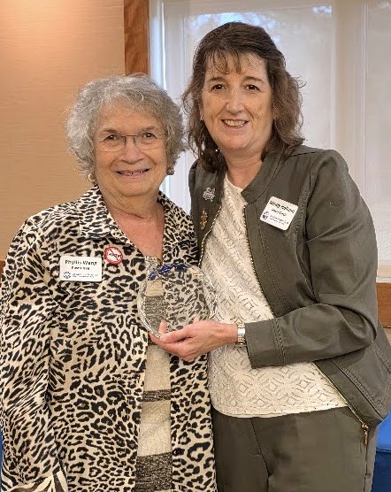 Mindy Holland, right, presents a President’s Award to Phyllis A. Wang.