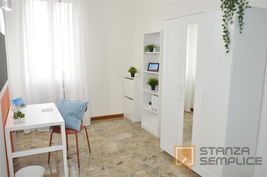 14 sqm room in Viale Muratori, Modena
