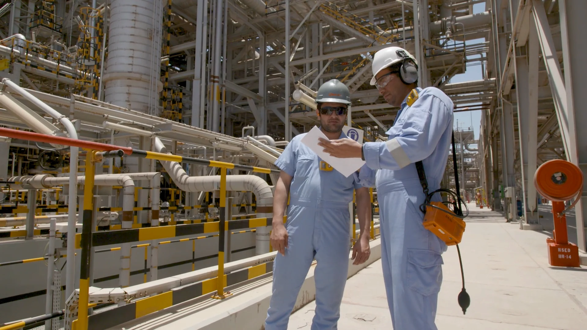 2D HSE character climbing ladder correctly in employee training videos