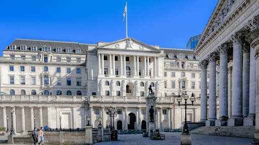 Bank Of England Reviews Stablecoin Balance Limit. Photo By Sue Winston On Unsplash.