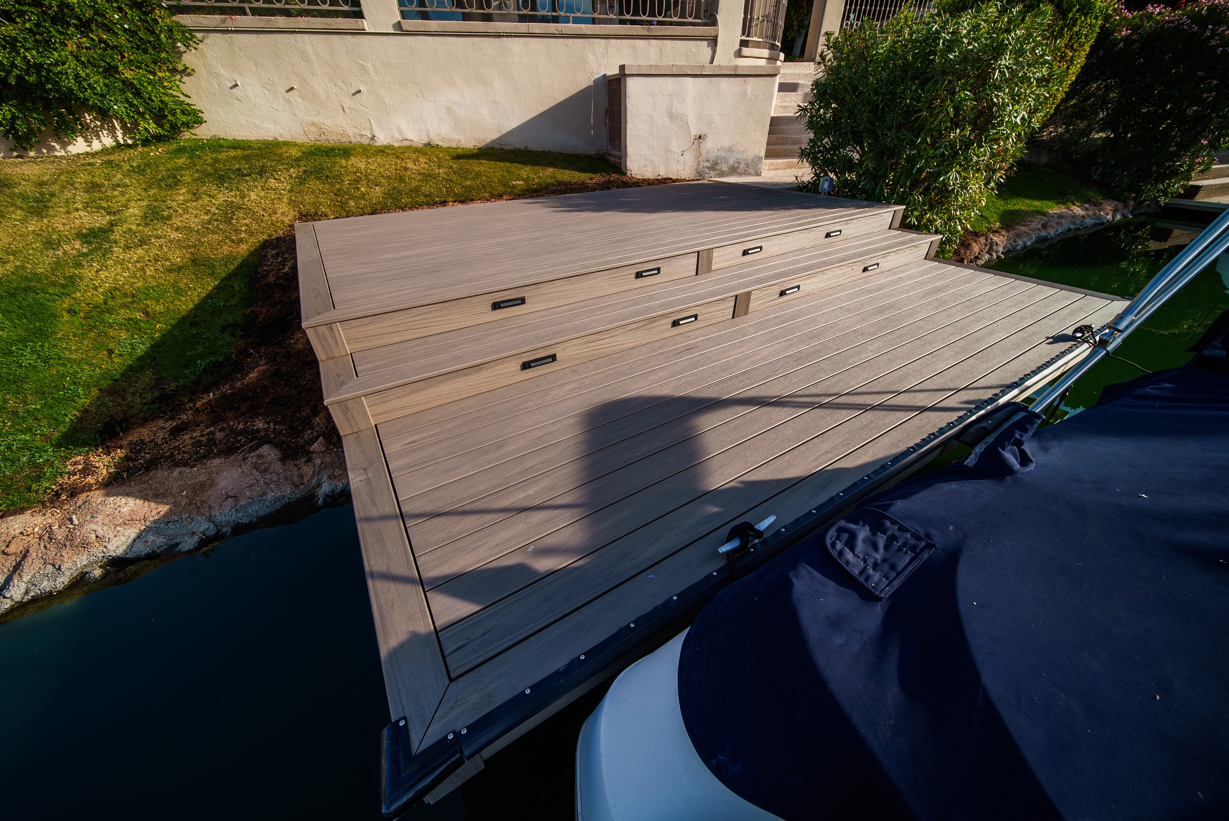 HBC Desks – Dockside Serenity with Trex Transcend Lineage
decking