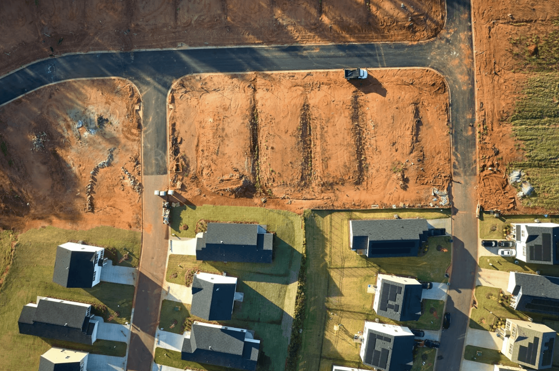 Vivir fuera de la ciudad: qué cambia al mudarse a un lote en desarrollo