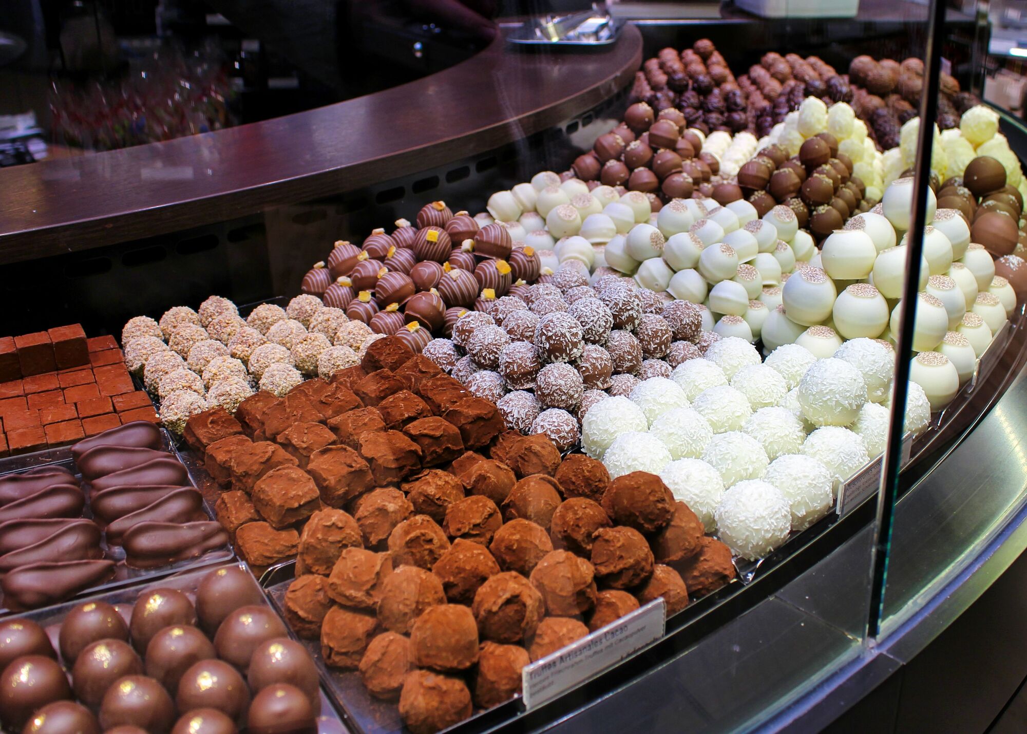 Shrimp ceviche with lime and toasted bread.