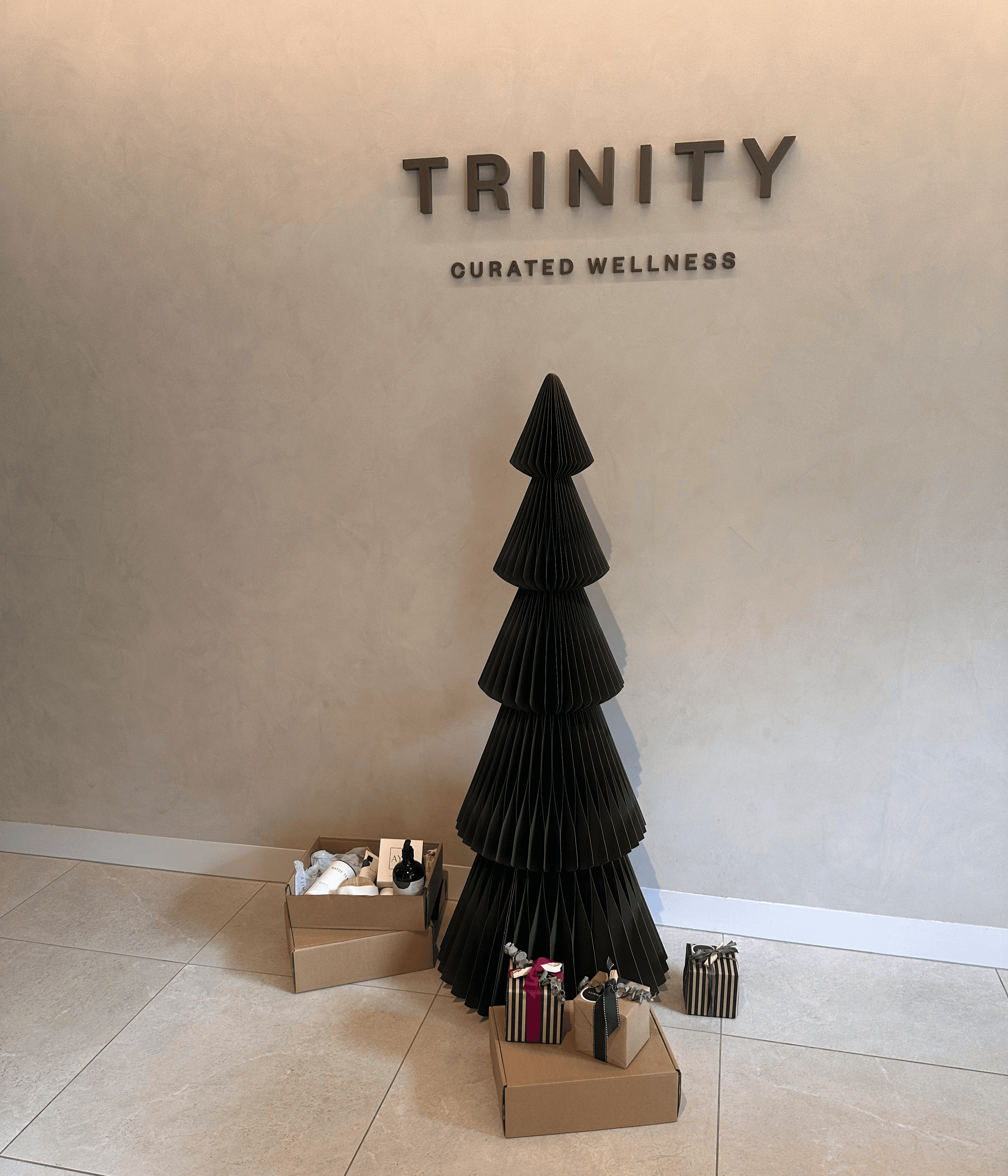 A woman showing her back and shoulder, highlighted by natural freckles.