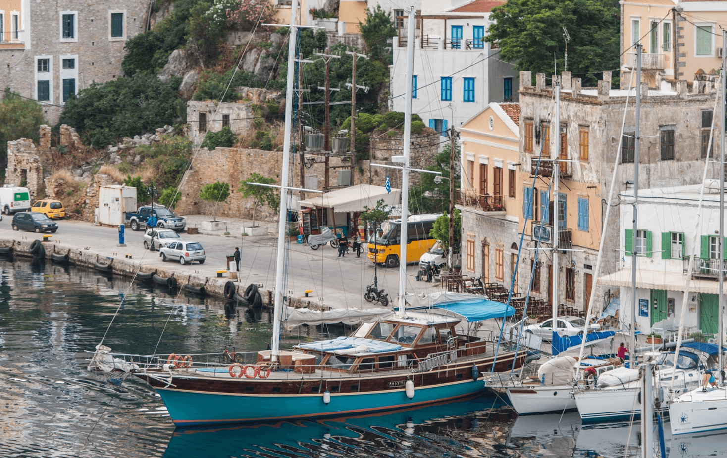 Sunset view over calm desert hills.