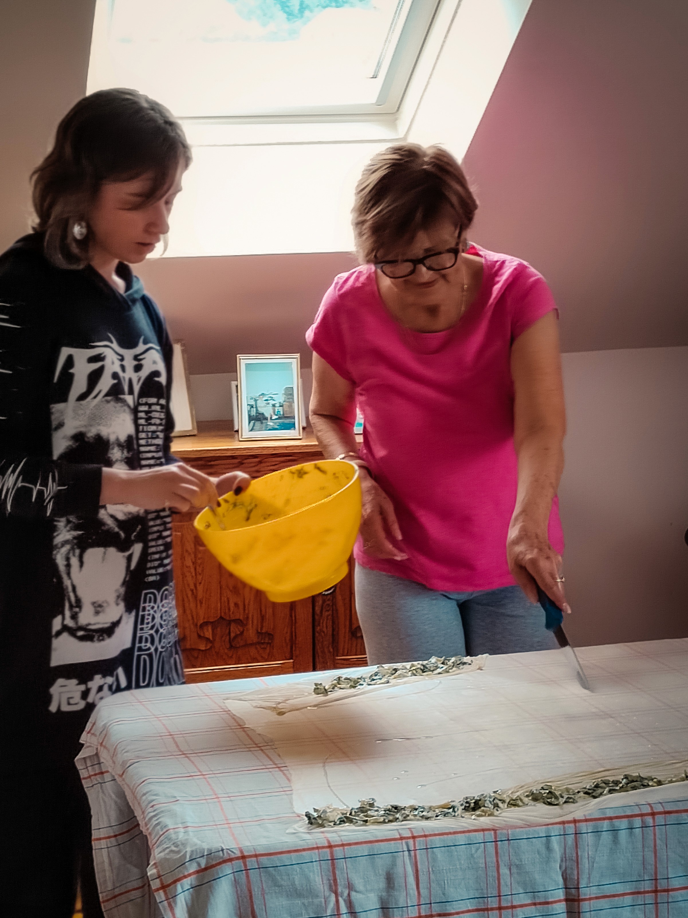 Bosnischer Kochkurs: Füllen der Pita