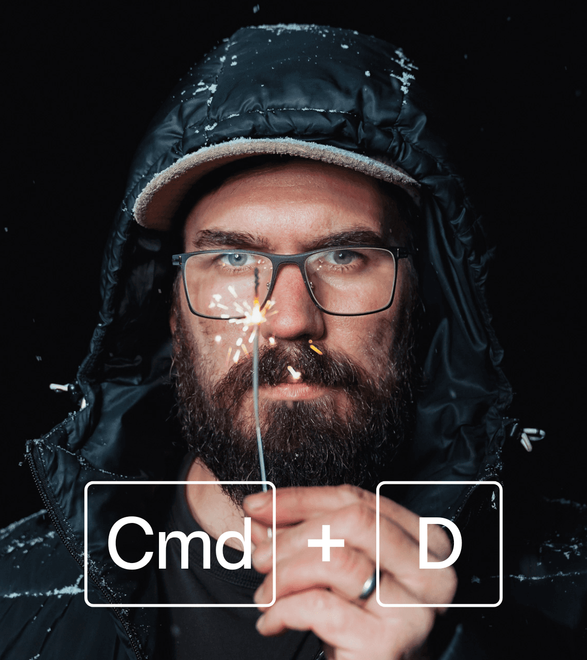 En man med ett tomtebloss och en text som säger "Cmd + D"