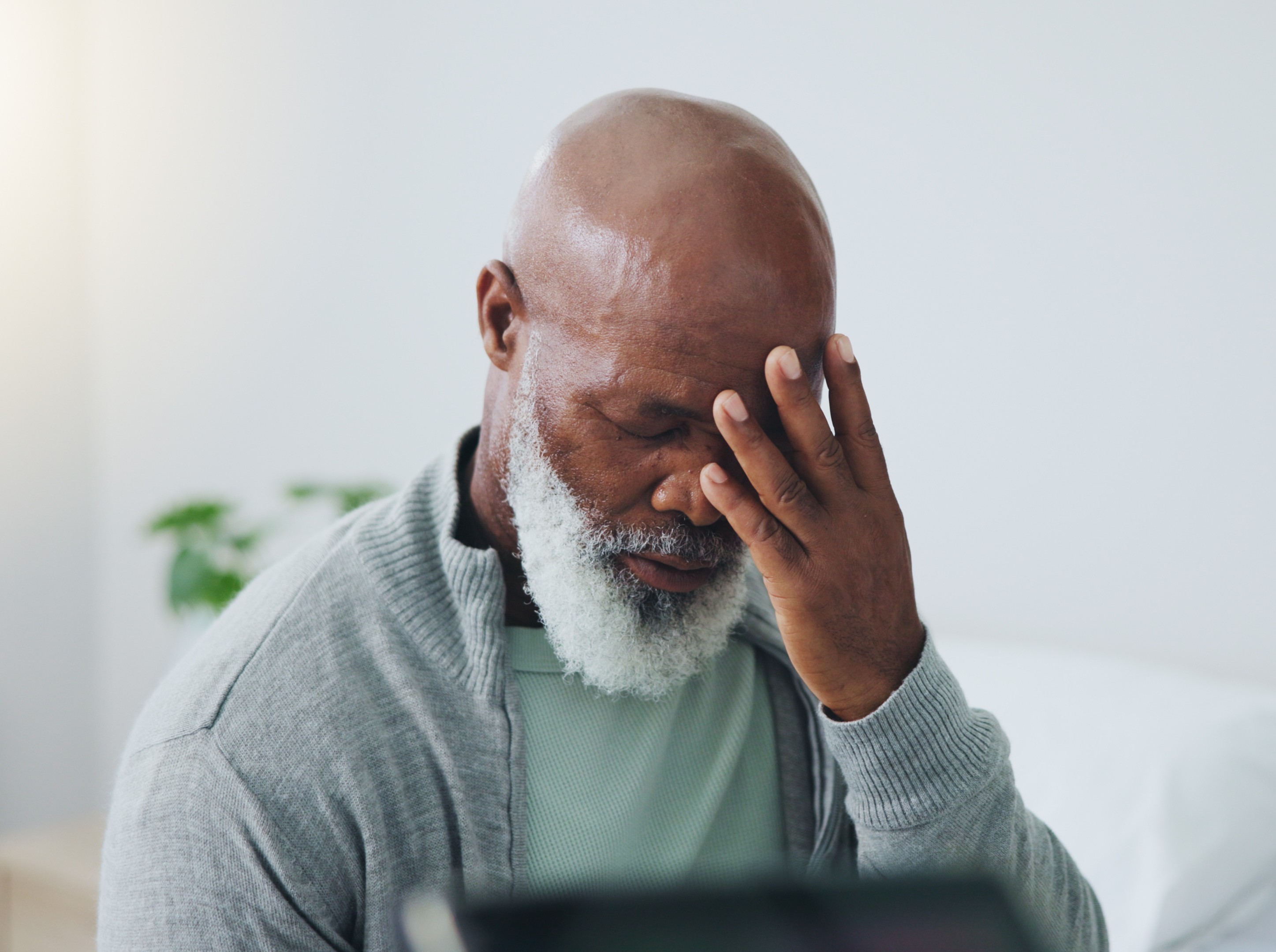man feeling dizzy after using a vibration board for weight loss on a high setting