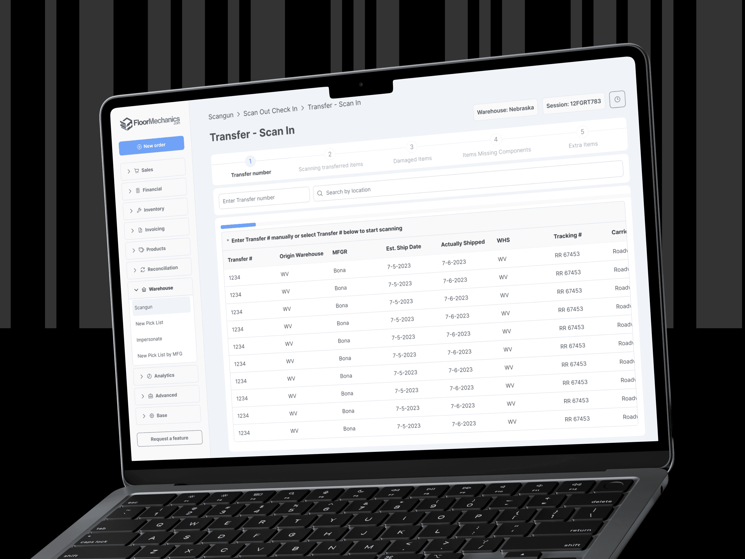 На экране ноутбука отображается программный интерфейс под названием «Перенос — Сканирование», в котором в виде таблицы приведены подробные сведения о переносе данных. Экран заполнен столбцами данных, что придает изображению организованный и профессиональный вид.