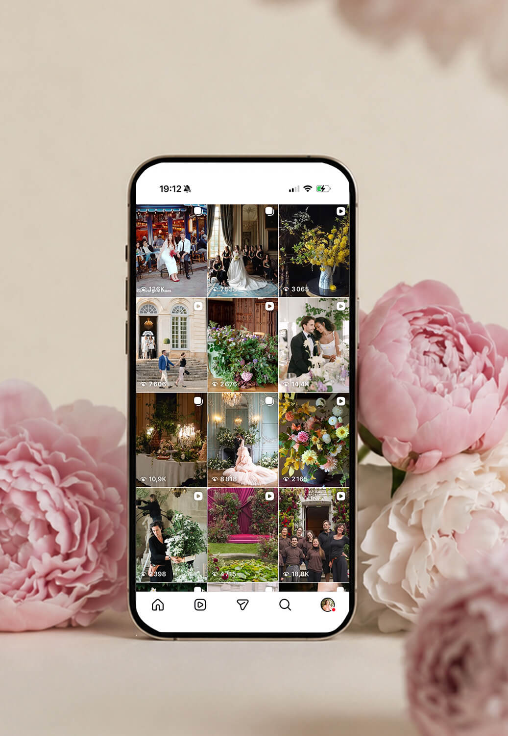 Feed Instagram conçu pour une fleuriste de mariage fine art spécialisée dans les mariages en château et les mariages de destination